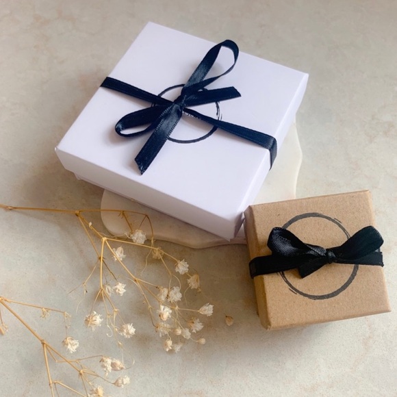 Dainty Virgin Mary Necklace | 14K Gold Filled - Picture 7 of 8